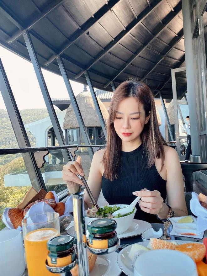con dâu hoàng kiều  4