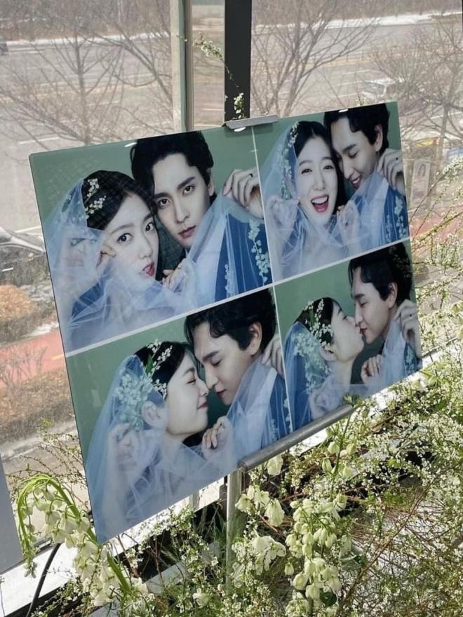 Khoảnh khắc xúc động khi Park Shin Hye khóc và hôn chồng đầy ngọt ngào trong đám cưới 12