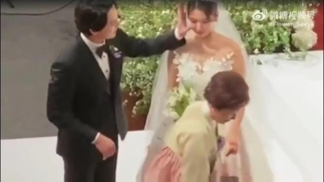 Khoảnh khắc xúc động khi Park Shin Hye khóc và hôn chồng đầy ngọt ngào trong đám cưới 8
