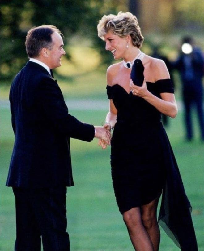 Ba bộ váy đen của Công nương Diana 1