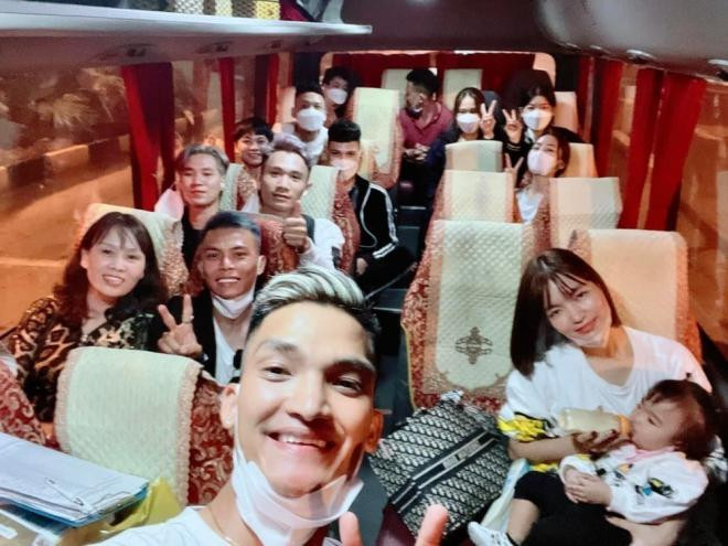 cung-vo-con-ve-que-an-tet-mac-van-khoa-khoe-khu-vuon-voi-goc-co-thu-dat-do-o-co-ngoi-hoanh-trang-1-ngoisaovn-w1000-h750 6 cung-vo-con-ve-que-an-tet-mac-van-khoa-khoe-khu-vuon-voi-goc-co-thu-dat-do-o-co-ngoi-hoanh-trang-1-ngoisaovn-w1000-h750 6