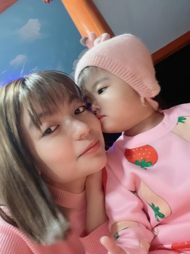 cung-vo-con-ve-que-an-tet-mac-van-khoa-khoe-khu-vuon-voi-goc-co-thu-dat-do-o-co-ngoi-hoanh-trang-2-ngoisaovn-w1000-h1333 5 cung-vo-con-ve-que-an-tet-mac-van-khoa-khoe-khu-vuon-voi-goc-co-thu-dat-do-o-co-ngoi-hoanh-trang-2-ngoisaovn-w1000-h1333 5