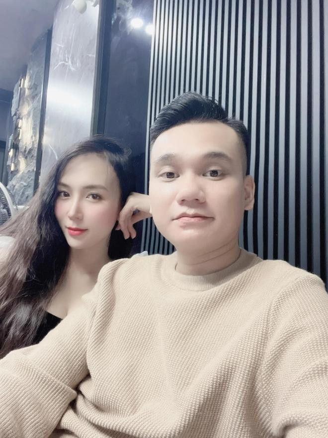 vợ khắc việt gợi cảm 0 vợ khắc việt gợi cảm 0