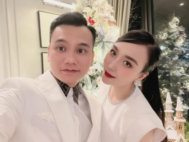 vợ khắc việt gợi cảm 4 vợ khắc việt gợi cảm 4