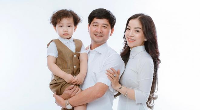 Quán quân Sao Mai điểm hẹn 2010 - ca sĩ Minh Chuyên hiếm hoi chia sẻ về đám cưới dù con trai đã gần 3 tuổi 2
