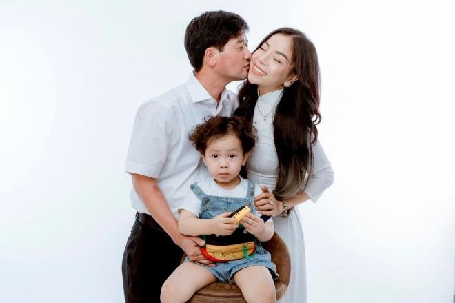 Quán quân Sao Mai điểm hẹn 2010 - ca sĩ Minh Chuyên hiếm hoi chia sẻ về đám cưới dù con trai đã gần 3 tuổi 1