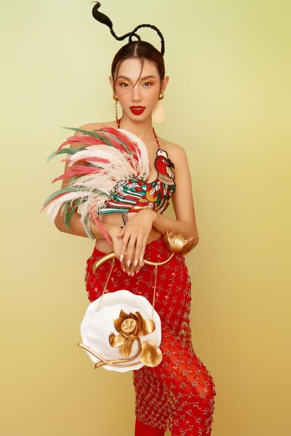 hoa-hau-thuy-tien-dien-yem-dao-doi-non-quai-thao-khoe-net-dep-chuan-a-dong-trong-bo-anh-don-te19-ngoisaovn-w600-h900 7