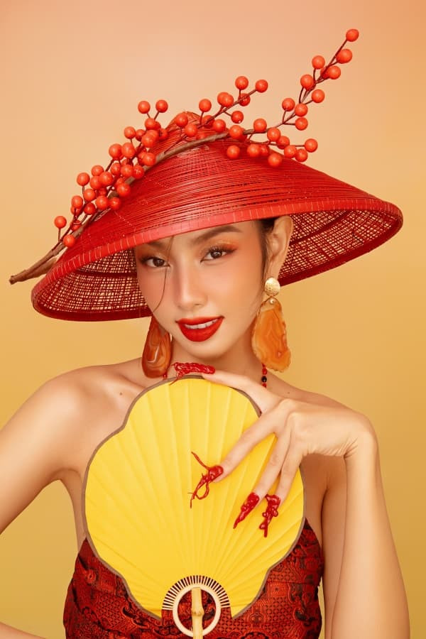 hoa-hau-thuy-tien-dien-yem-dao-doi-non-quai-thao-khoe-net-dep-chuan-a-dong-trong-bo-anh-don-tet-12-ngoisaovn-w600-h900 1