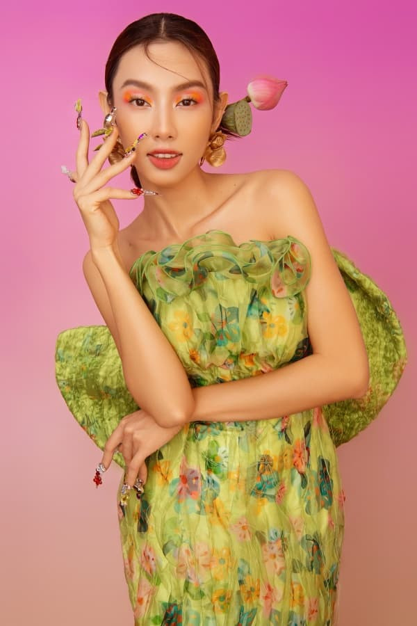 hoa-hau-thuy-tien-dien-yem-dao-doi-non-quai-thao-khoe-net-dep-chuan-a-dong-trong-bo-anh-don-tet-3-ngoisaovn-w600-h900 4