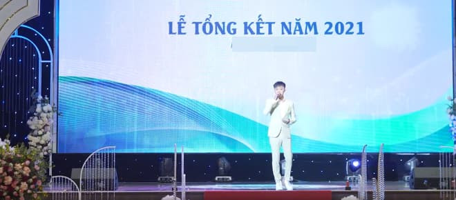 thay-giao-day-nhac-cua-chi-pu-che-bai-va-that-vong-voi-giong-hat-cua-ho-van-cuong-3-ngoisaovn-w660-h290 2