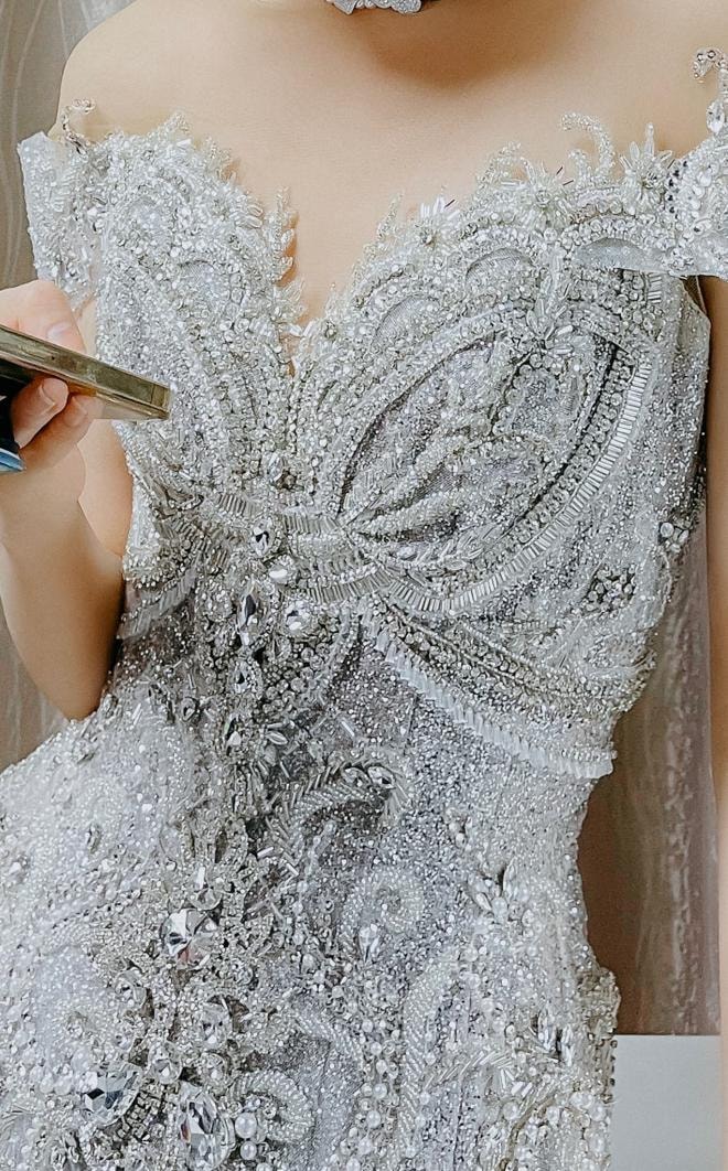 'Mỹ nhân Tân Cương' Địch Lệ Nhiệt Ba 'gây bão' khi diện đầm dạ hội từ thương hiệu Việt Nam trong lễ hội cuối năm, visual ngất ngây bừng sáng cả sân khấu 3