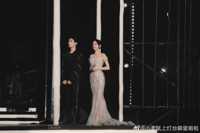 'Mỹ nhân Tân Cương' Địch Lệ Nhiệt Ba 'gây bão' khi diện đầm dạ hội từ thương hiệu Việt Nam trong lễ hội cuối năm, visual ngất ngây bừng sáng cả sân khấu 9