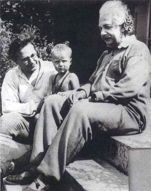 einstein (1).jpeg 4