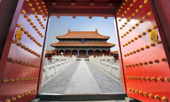 đinh cửa trên cổng Tử Cấm Thành 1 đinh cửa trên cổng Tử Cấm Thành 1