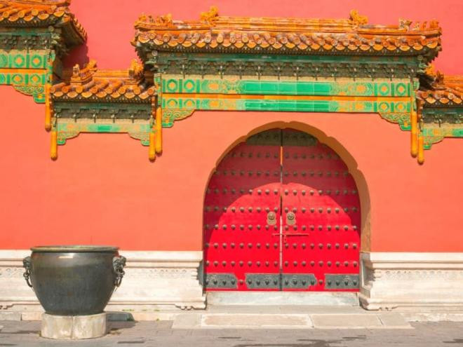 đinh cửa trên cổng Tử Cấm Thành 2 đinh cửa trên cổng Tử Cấm Thành 2
