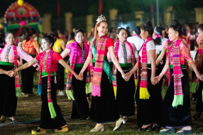 anh-2-xoe-thai-w700-h466.jpg