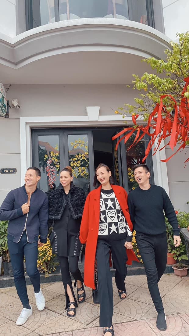 lan-dau-ve-que-me-cap-sinh-doi-cua-ha-ho-cung-xiu-lisa-mua-hoa-leon-nhay-nhot-roi-bat-chap-lan-ra-ngu-ngon-lanh-21-ngoisaovn-w620-h1102 0 lan-dau-ve-que-me-cap-sinh-doi-cua-ha-ho-cung-xiu-lisa-mua-hoa-leon-nhay-nhot-roi-bat-chap-lan-ra-ngu-ngon-lanh-21-ngoisaovn-w620-h1102 0