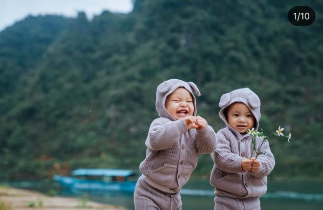 lan-dau-ve-que-me-cap-sinh-doi-cua-ha-ho-cung-xiu-lisa-mua-hoa-leon-nhay-nhot-roi-bat-chap-lan-ra-ngu-ngon-lanh-1-ngoisaovn-w1271-h828 17 lan-dau-ve-que-me-cap-sinh-doi-cua-ha-ho-cung-xiu-lisa-mua-hoa-leon-nhay-nhot-roi-bat-chap-lan-ra-ngu-ngon-lanh-1-ngoisaovn-w1271-h828 17