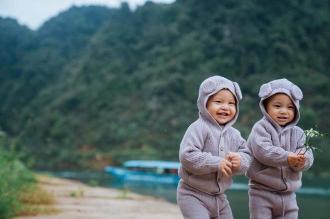 lan-dau-ve-que-me-cap-sinh-doi-cua-ha-ho-cung-xiu-lisa-mua-hoa-leon-nhay-nhot-roi-bat-chap-lan-ra-ngu-ngon-lanh-10-ngoisaovn-w1284-h852 8 lan-dau-ve-que-me-cap-sinh-doi-cua-ha-ho-cung-xiu-lisa-mua-hoa-leon-nhay-nhot-roi-bat-chap-lan-ra-ngu-ngon-lanh-10-ngoisaovn-w1284-h852 8