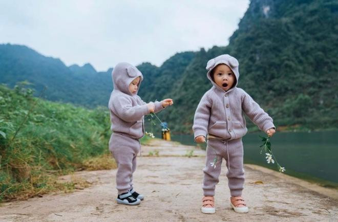 lan-dau-ve-que-me-cap-sinh-doi-cua-ha-ho-cung-xiu-lisa-mua-hoa-leon-nhay-nhot-roi-bat-chap-lan-ra-ngu-ngon-lanh-5-ngoisaovn-w1284-h845 13 lan-dau-ve-que-me-cap-sinh-doi-cua-ha-ho-cung-xiu-lisa-mua-hoa-leon-nhay-nhot-roi-bat-chap-lan-ra-ngu-ngon-lanh-5-ngoisaovn-w1284-h845 13