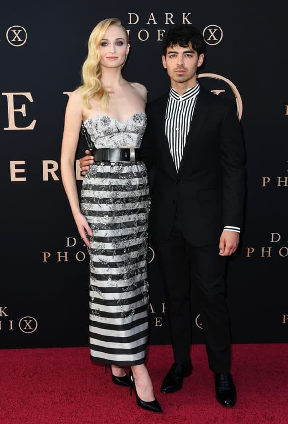 17 cặp sao đũa lệch của Hollywood: Nicole Kidman phải cúi xuống khi hôn chồng, 'Harry Potter' chiều cao khiêm tốn nhưng đều không bằng 'người lùn' 1m3 này 13 17 cặp sao đũa lệch của Hollywood: Nicole Kidman phải cúi xuống khi hôn chồng, 'Harry Potter' chiều cao khiêm tốn nhưng đều không bằng 'người lùn' 1m3 này 13