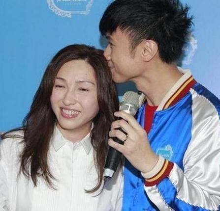 Lỡ duyên với Triệu Vy, tài tử 'Tân dòng sông ly biệt' Cổ Cự Cơ cưới bạn gái 46 tuổi, chi hàng tỷ đồng để cô sinh con ở tuổi 52  13