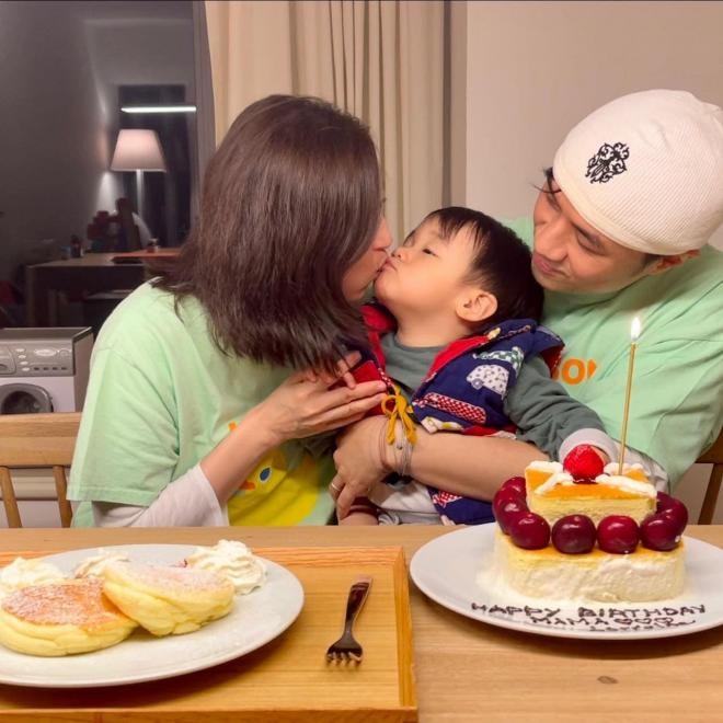 Lỡ duyên với Triệu Vy, tài tử 'Tân dòng sông ly biệt' Cổ Cự Cơ cưới bạn gái 46 tuổi, chi hàng tỷ đồng để cô sinh con ở tuổi 52  0
