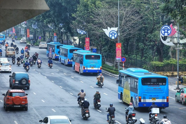 Xe bus Hà Nội hoạt động 100% công suất - Ảnh 10.