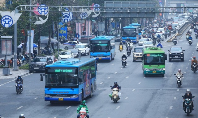 Xe bus Hà Nội hoạt động 100% công suất - Ảnh 11.