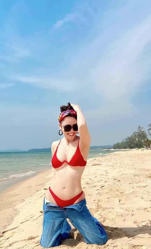 que-van-gia-nhap-duong-dua-bikini-dau-nam-body-nuot-na-chuan-tung-centimet-do-ai-biet-da-la-me-3-con-6-ngoisaovn-w584-h960 11 que-van-gia-nhap-duong-dua-bikini-dau-nam-body-nuot-na-chuan-tung-centimet-do-ai-biet-da-la-me-3-con-6-ngoisaovn-w584-h960 11