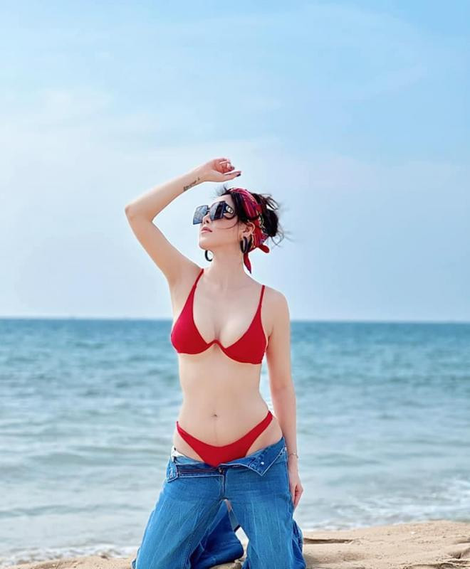 que-van-gia-nhap-duong-dua-bikini-dau-nam-body-nuot-na-chuan-tung-centimet-do-ai-biet-da-la-me-3-con-11-ngoisaovn-w792-h960 6 que-van-gia-nhap-duong-dua-bikini-dau-nam-body-nuot-na-chuan-tung-centimet-do-ai-biet-da-la-me-3-con-11-ngoisaovn-w792-h960 6