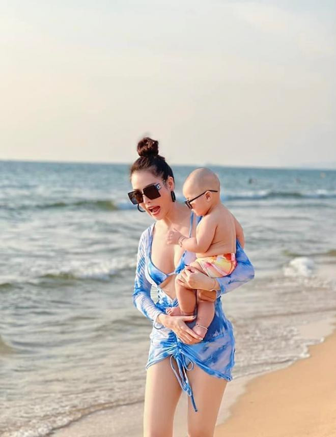 que-van-gia-nhap-duong-dua-bikini-dau-nam-body-nuot-na-chuan-tung-centimet-do-ai-biet-da-la-me-3-con-16-ngoisaovn-w738-h960 1 que-van-gia-nhap-duong-dua-bikini-dau-nam-body-nuot-na-chuan-tung-centimet-do-ai-biet-da-la-me-3-con-16-ngoisaovn-w738-h960 1