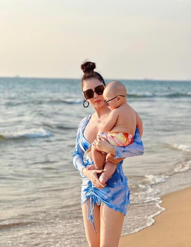 que-van-gia-nhap-duong-dua-bikini-dau-nam-body-nuot-na-chuan-tung-centimet-do-ai-biet-da-la-me-3-con-17-ngoisaovn-w742-h960 0 que-van-gia-nhap-duong-dua-bikini-dau-nam-body-nuot-na-chuan-tung-centimet-do-ai-biet-da-la-me-3-con-17-ngoisaovn-w742-h960 0
