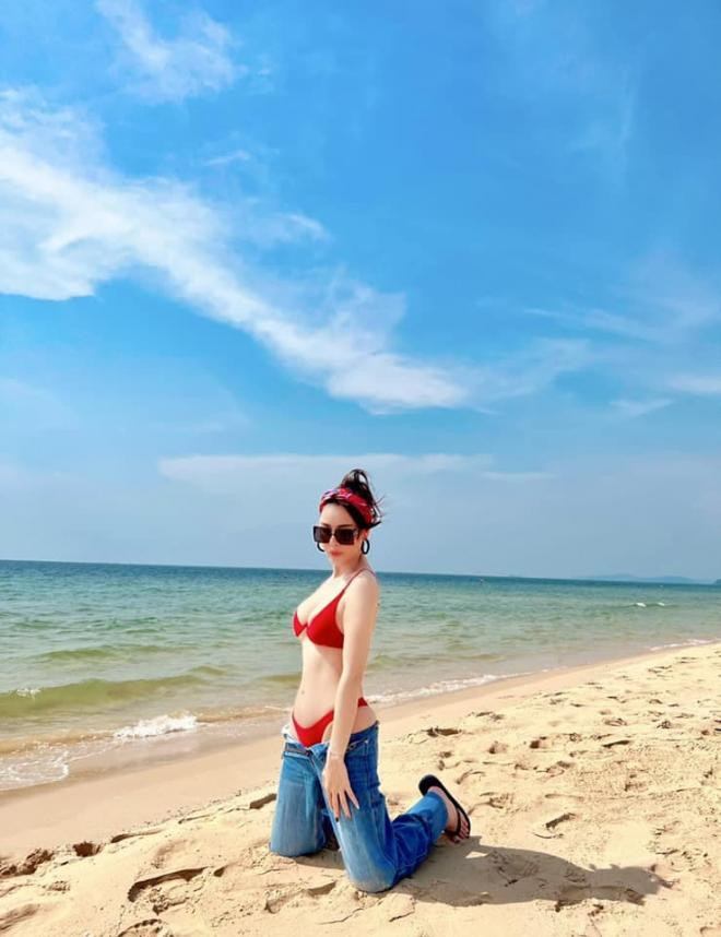 que-van-gia-nhap-duong-dua-bikini-dau-nam-body-nuot-na-chuan-tung-centimet-do-ai-biet-da-la-me-3-con-7-ngoisaovn-w738-h960 10 que-van-gia-nhap-duong-dua-bikini-dau-nam-body-nuot-na-chuan-tung-centimet-do-ai-biet-da-la-me-3-con-7-ngoisaovn-w738-h960 10