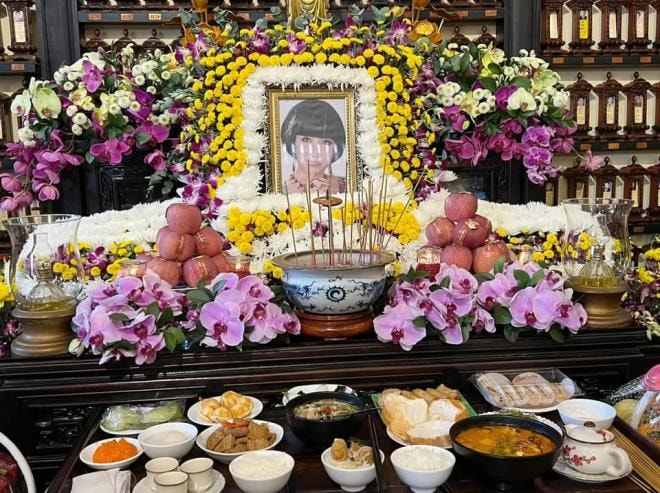 le-cung-49-ngay-cua-co-nsut-thanh-kim-hue-khong-gian-am-cung-trang-trong-chong-doi-tang-day-thuong-nho-1-ngoisaovn-w960-h718 6