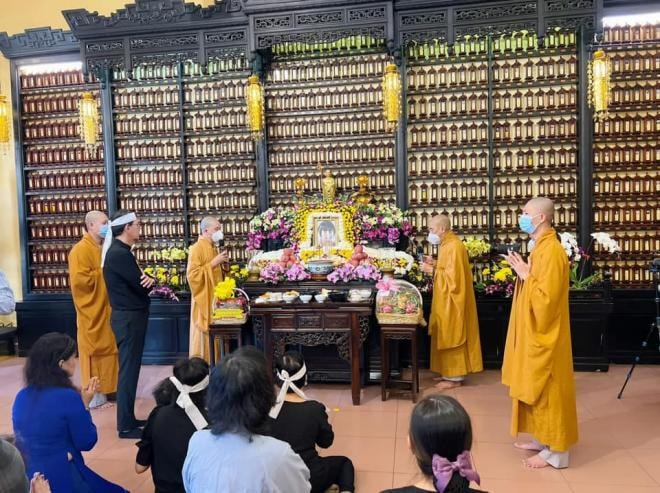 le-cung-49-ngay-cua-co-nsut-thanh-kim-hue-khong-gian-am-cung-trang-trong-chong-doi-tang-day-thuong-nho-2-ngoisaovn-w960-h718 3
