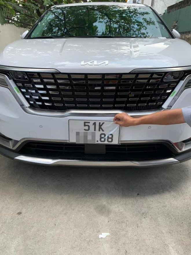 Kim Tiểu Long về nước tậu xế hộp mới, khoe luôn biển số siêu đẹp trong ngày vía Thần Tài 2