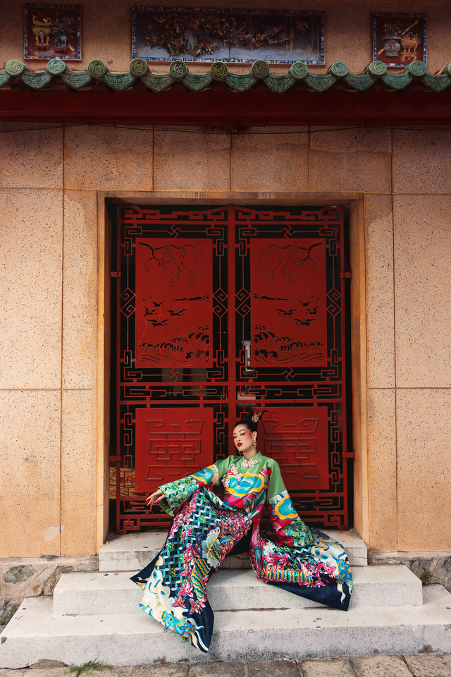 Hoa hậu Khánh Vân khoe sắc với áo dài đầu năm mới - Ảnh 3.