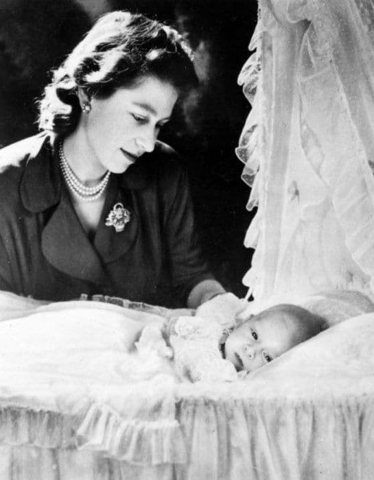 Đội vương miện trong 70 năm, vầng hào quang của Nữ hoàng Elizabeth II còn có thể bao phủ Vương quốc Anh được bao lâu? 13