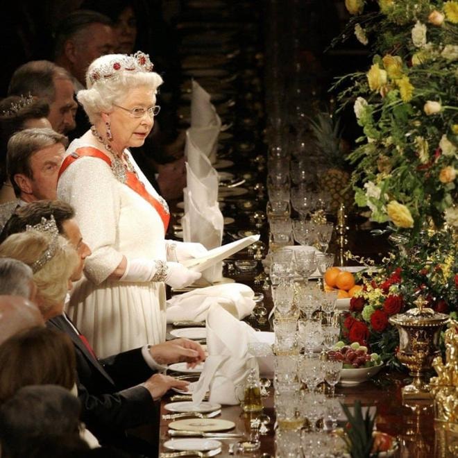 Đội vương miện trong 70 năm, vầng hào quang của Nữ hoàng Elizabeth II còn có thể bao phủ Vương quốc Anh được bao lâu? 9