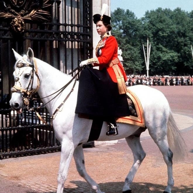 Đội vương miện trong 70 năm, vầng hào quang của Nữ hoàng Elizabeth II còn có thể bao phủ Vương quốc Anh được bao lâu? 7