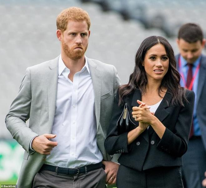 Khu biệt thự hơn 300 tỷ của vợ chồng Meghan bốc mùi khiến hàng xóm phải đóng hết cửa sổ 3
