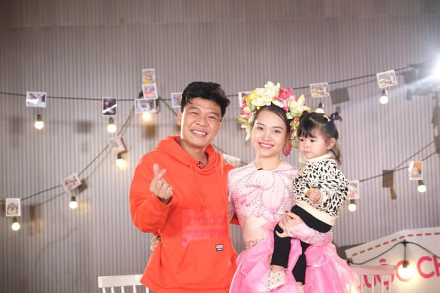 Trung Ruồi cùng vợ và con gái dương tính với Covid-19 2 Trung Ruồi cùng vợ và con gái dương tính với Covid-19 2