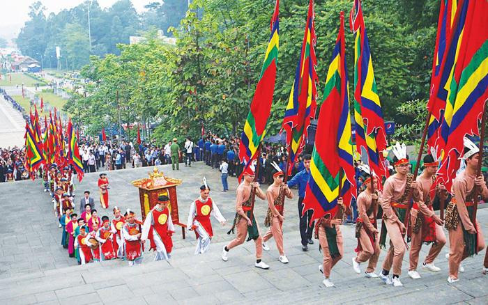 le-hoi-den-hung.jpg