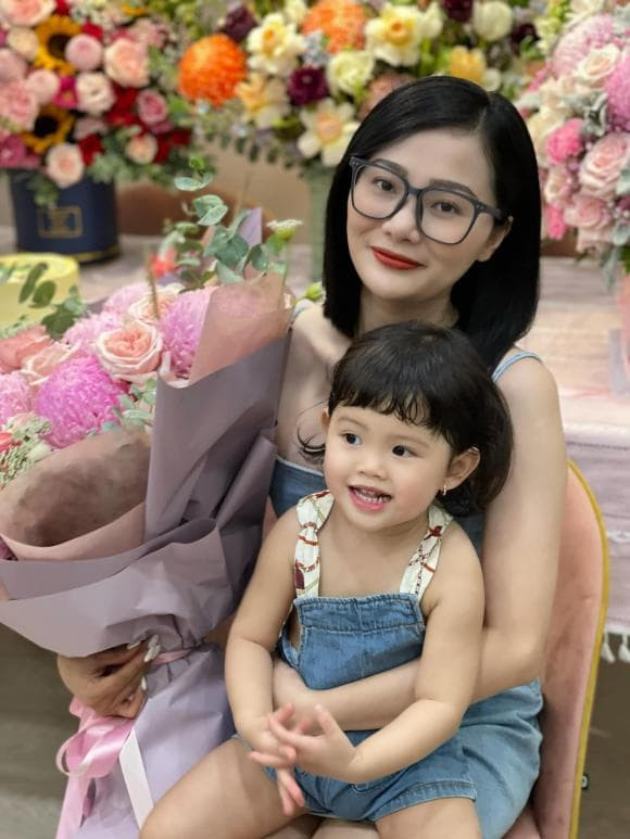 em gái Quang Vinh mang bầu  3