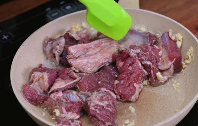 thịt bò sốt vang  0