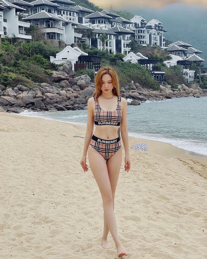 gái xinh bikini  0