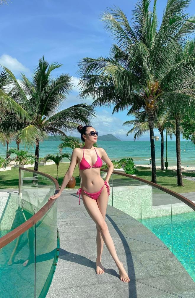 gái xinh bikini  0