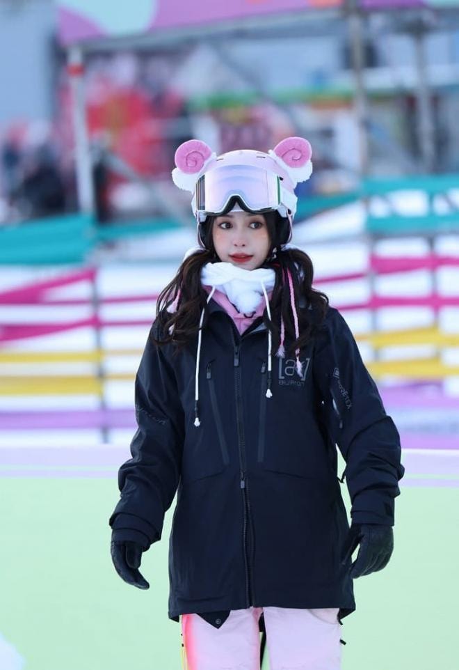  Hậu ly hôn, Angelababy khiến dân mạng trầm trồ với loạt ảnh 'xinh xỉu' như gái đôi mươi khi đi trượt tuyết 4