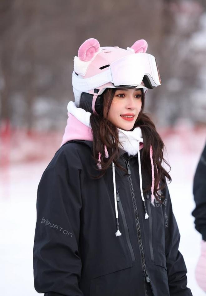  Hậu ly hôn, Angelababy khiến dân mạng trầm trồ với loạt ảnh 'xinh xỉu' như gái đôi mươi khi đi trượt tuyết 7